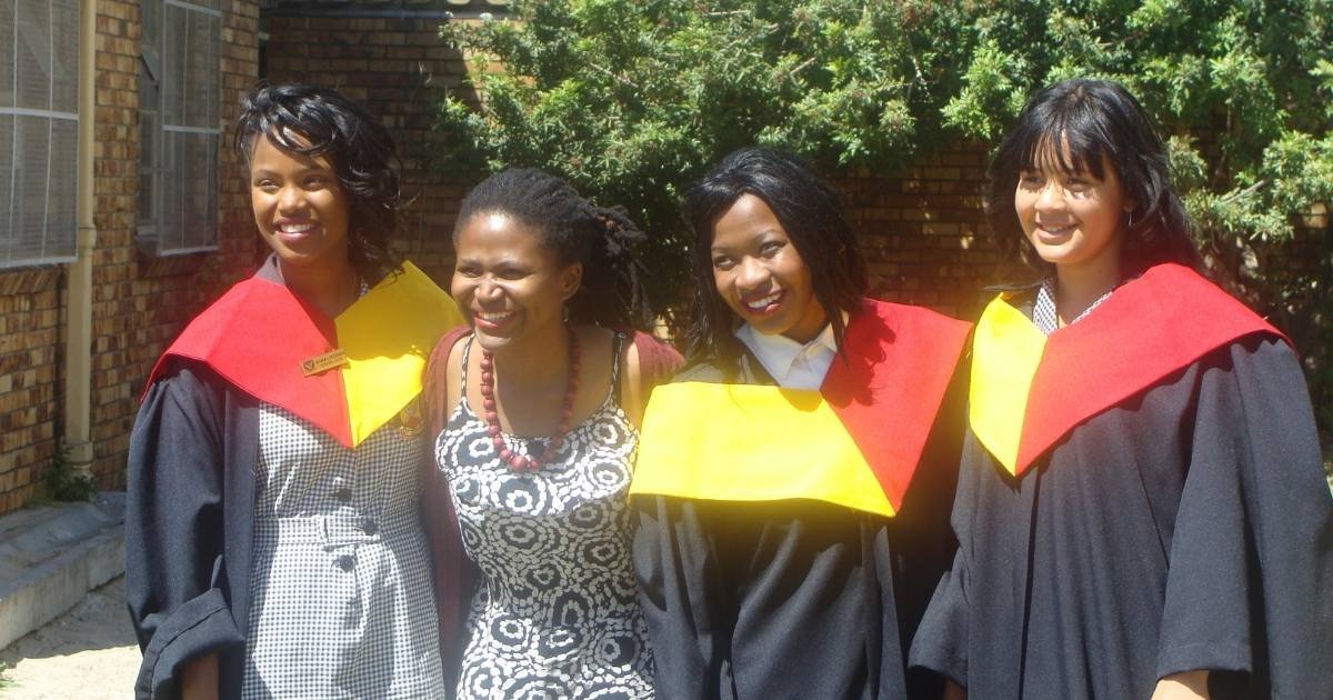 Africana recusa emprego de juíza para criar ONG de socorro a jovens carentes