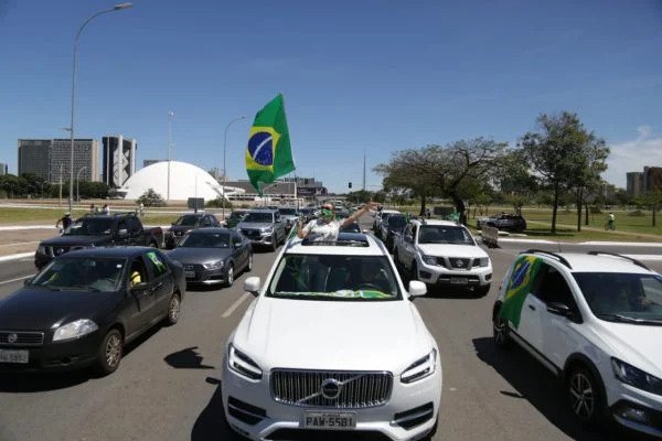 Manifestacao-contra-lockdown-1-600x400