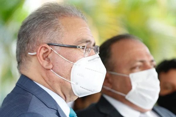 Marcelo-Queiroga-e-o-ministro-da-saúde-Pazuello6-600x400
