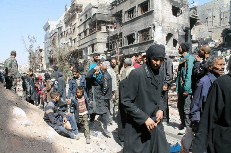 ajuda-aos-civis-na-cidade-de-Yarmouk-na-Siria20140227_05