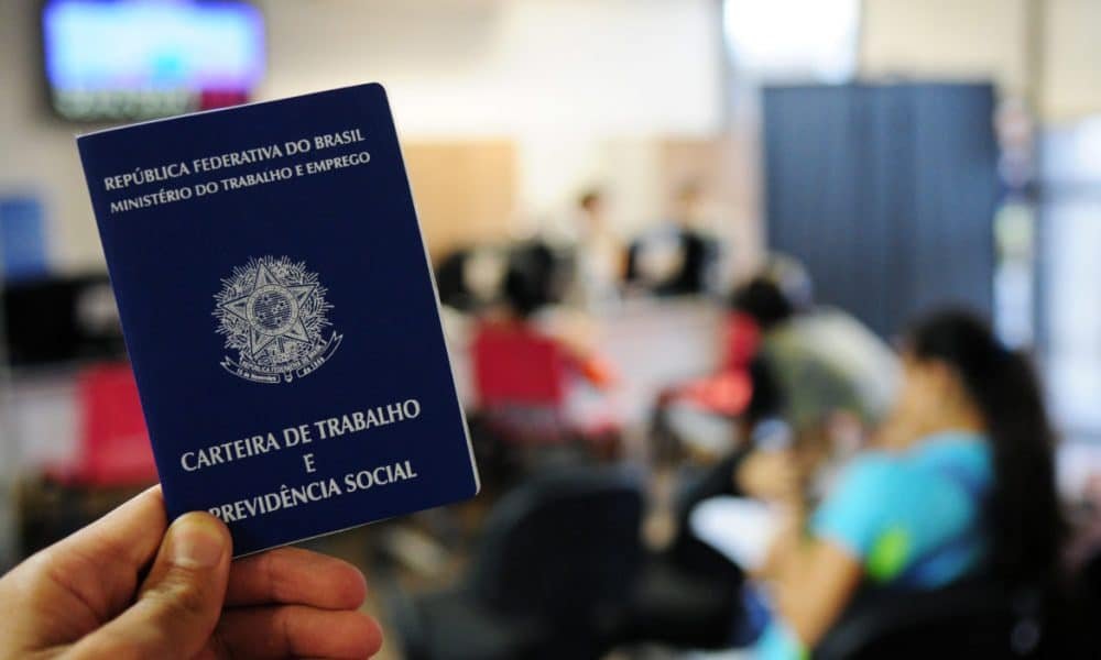 Semana abre com 255 vagas de trabalho e salário de até R$ 2,5 mil