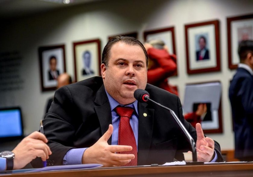 Comissão aprova projeto que aumenta pena para crime de estelionato contra idosos