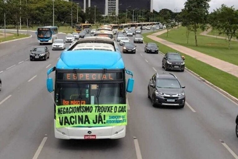 O protesto ocorre na Esplanada dos Ministérios - (crédito: Ed Alves/CB/DA Press)