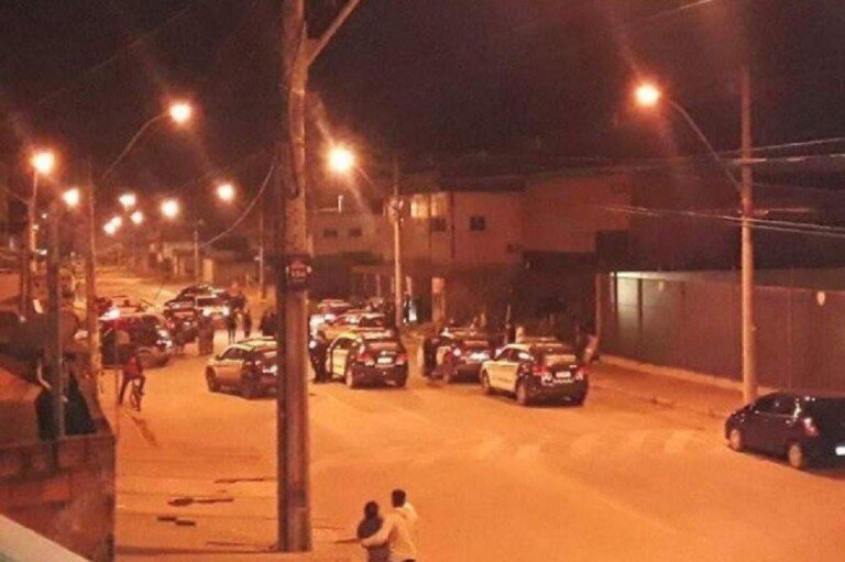 Casal foi assassinado a tiros dentro de carro - (crédito: Estrutural Online/Reprodução)