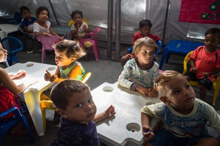 Crianças refugiadas venezuelanas recebem atendimento escolar em postos humanitários da Unicef em Boa Vista, Roraima, Brasil, janeiro de 2020 (Foto: Unicef/Érico Hiller)