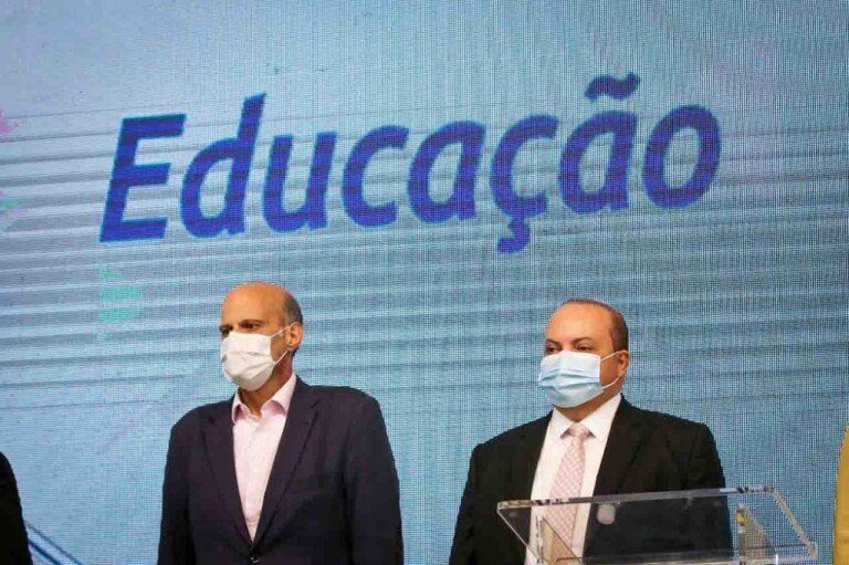 governador-ibaneis-rocha-durante-Assinatura-do-decreto-de-nomeação-dos-437-aprovados-no-concurso-da-Secretaria-de-Educação_-4-1024x682