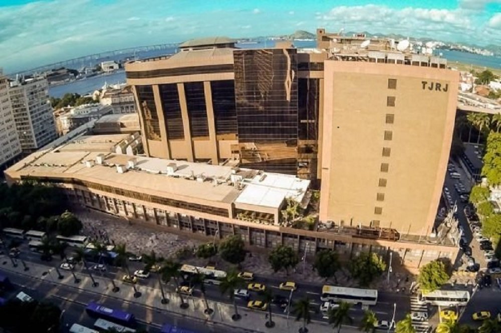 TJRJ aumenta valores de “penduricalhos” para magistrados: auxílio-combustível sobe 36,7%
