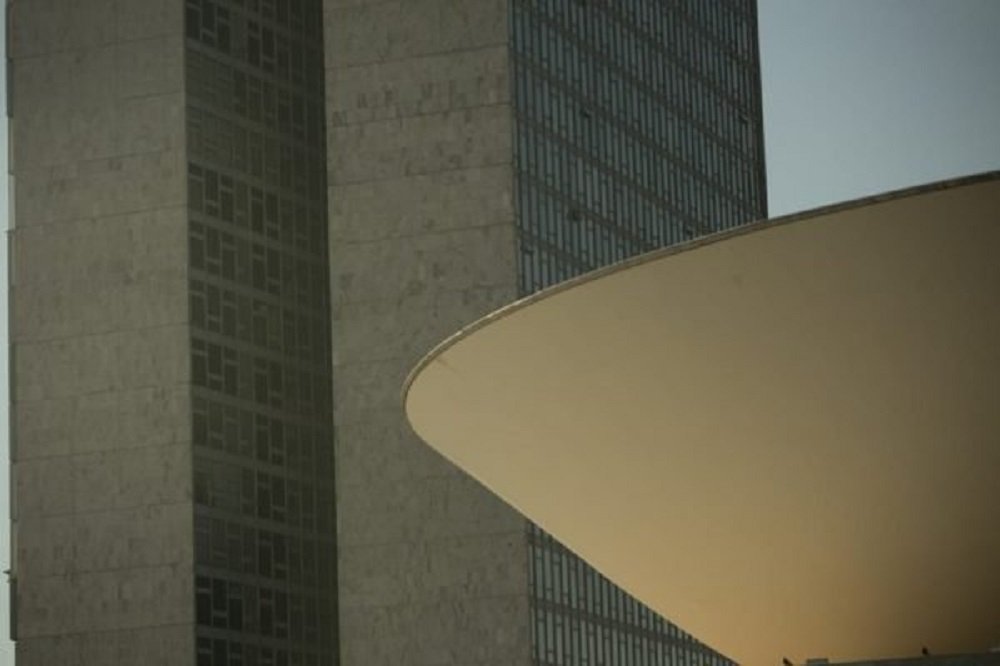 Bancada do DF quer derrubar veto de Bolsonaro a plano de saúde da PCDF