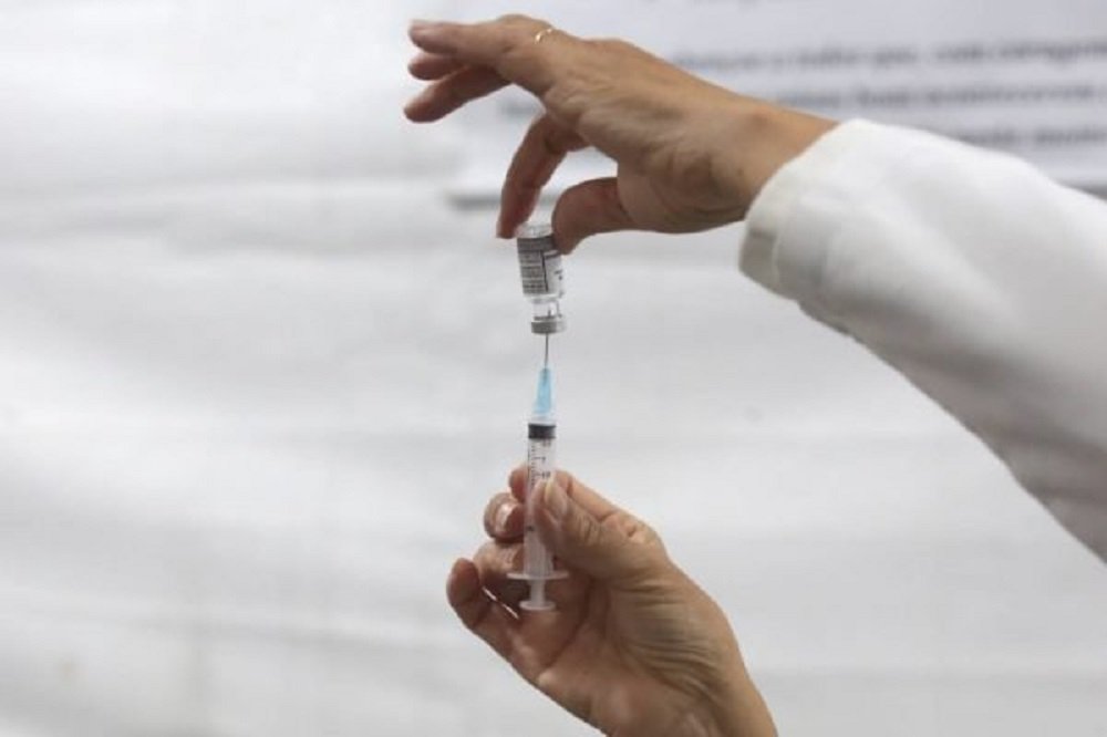 Brasil recebe 1,5 milhão de doses da Janssen nesta terça, diz Queiroga