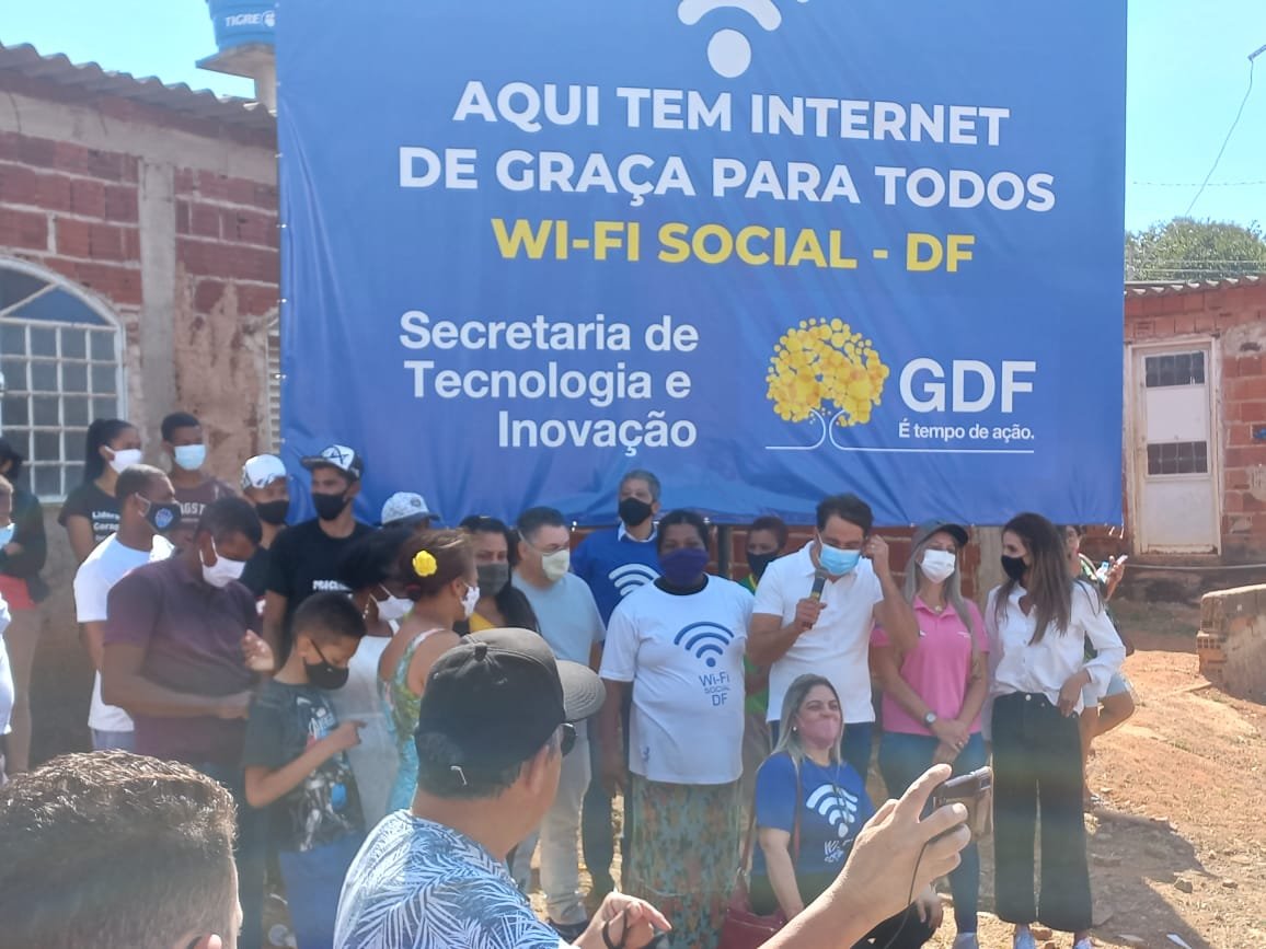 GDF – Secretário Gilvan Máximo leva Internet Gratuita á casa de 120 Família no Vale da Benção Riacho Fundo I