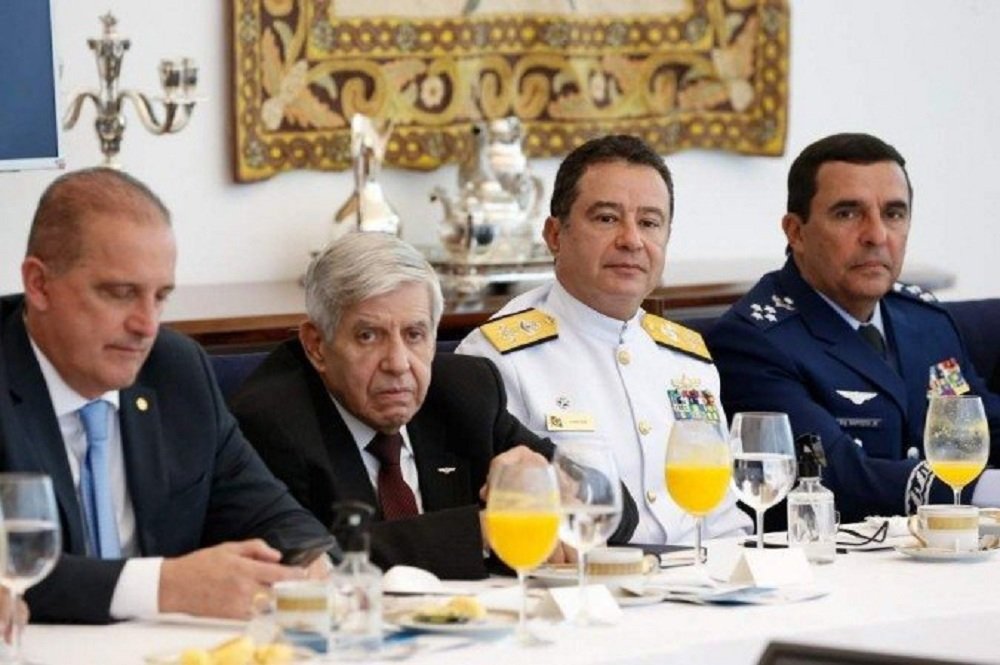 Em reunião no Planalto, militares discutiram protestos e “comunismo” no país