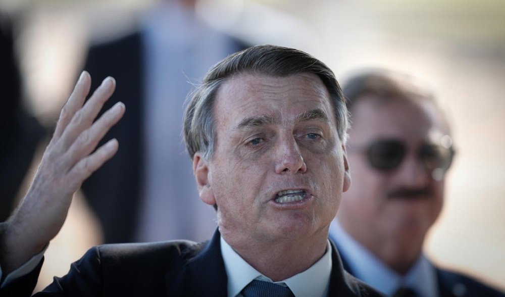 Bolsonaro sobe tom contra Barroso e diz que ministro defende pedofilia