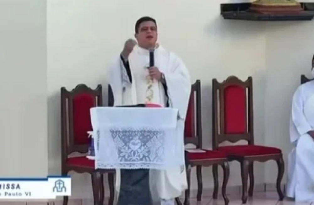 Urgente: Padre solta o verbo em missa: “Esquerdistas são anticristãos!” VEJA VÍDEO