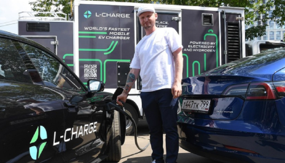 Empresa russa cria o mais potente carregador móvel para carros elétricos do mundo