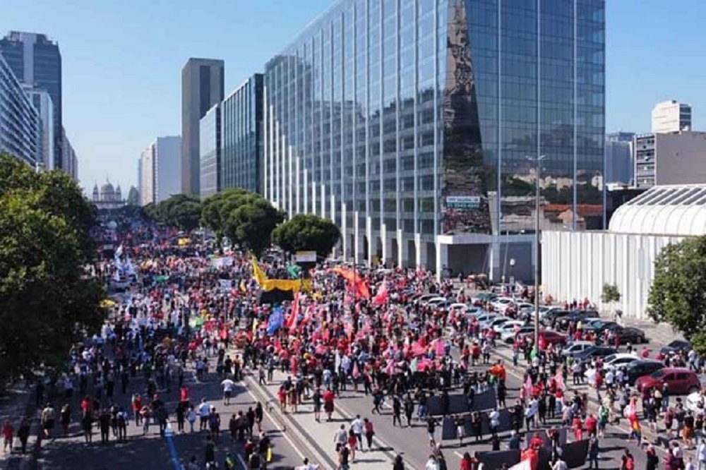 Manifestantes pedem impeachment de Bolsonaro; veja imagens