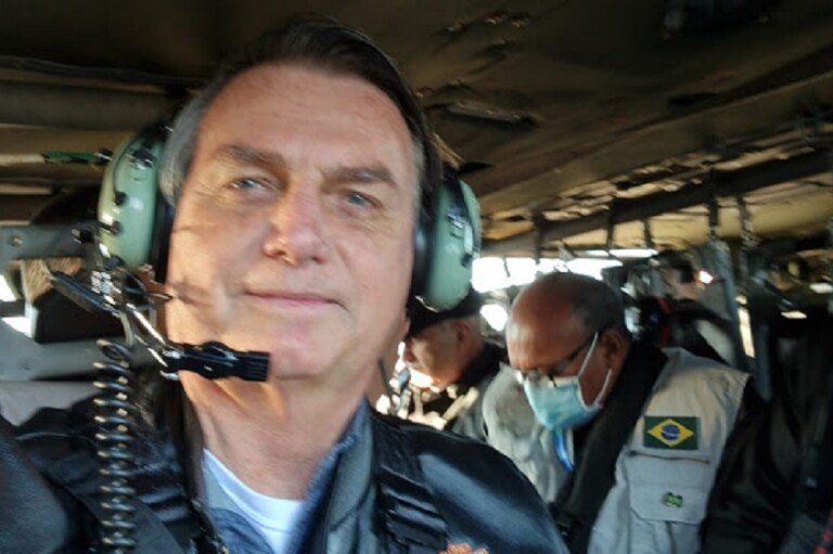 Vídeo-Bolsonaro chega para motociata e é surpreendido por multidão