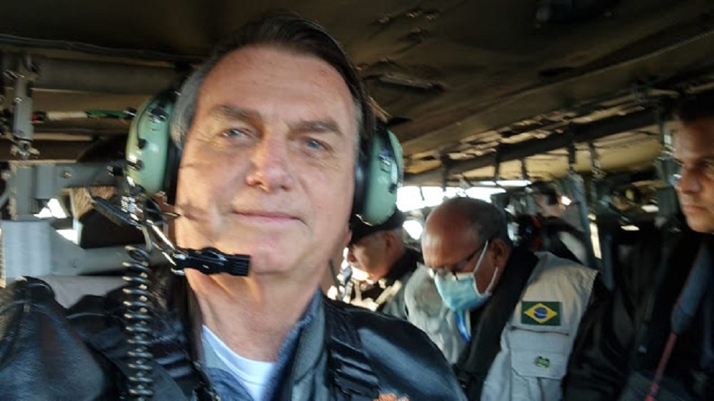 Vídeo-Bolsonaro chega para motociata e é surpreendido por multidão
