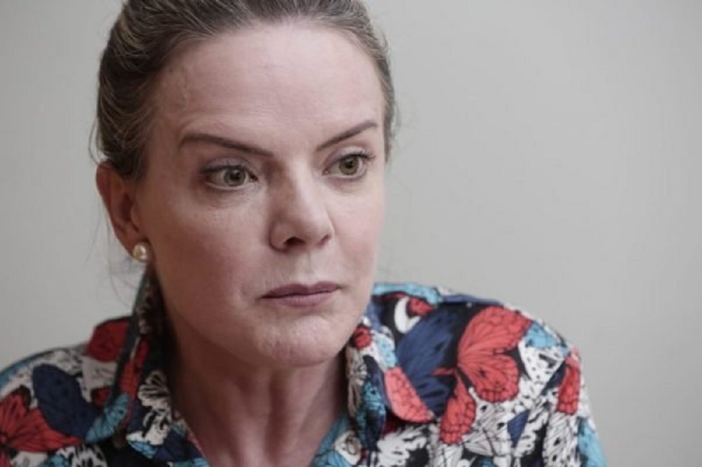 Gleisi Hoffmann consta como morta e com nome “Bolsonaro” no SUS