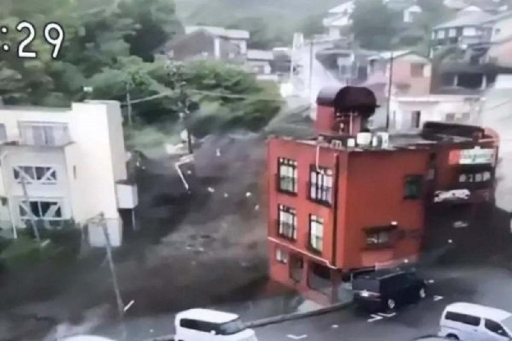 URGENTE!!!!-Vídeo: deslizamento no Japão deixa mortos e desaparecidos