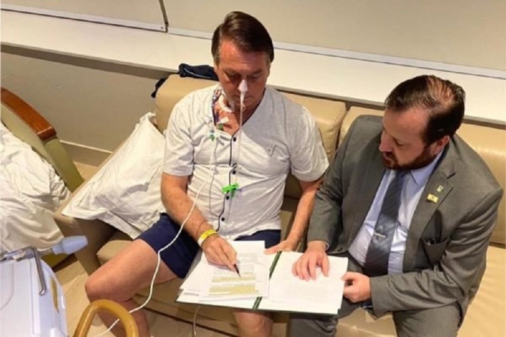 Urgente!-Bolsonaro retira sonda e deve voltar a se alimentar, diz boletim