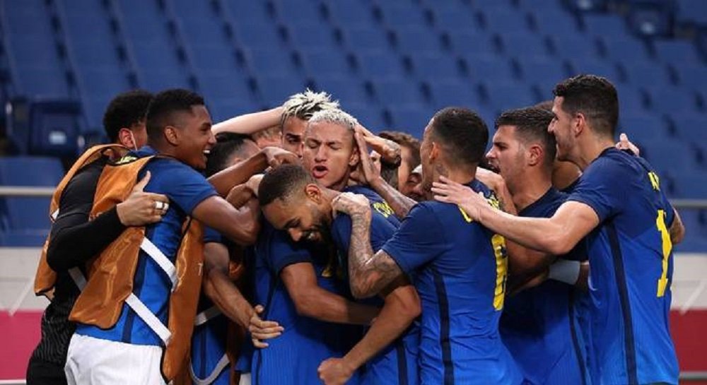 Richarlison brilha de novo, e Brasil vence e vai às quartas em Tóquio