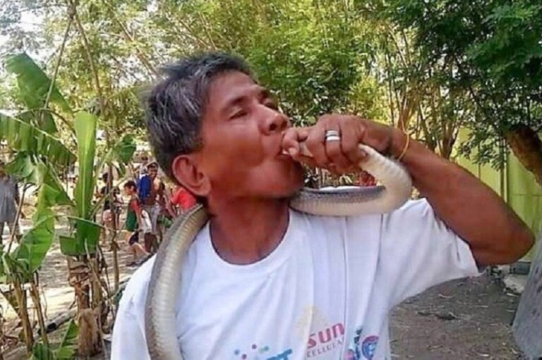 homem-cobra-filipinas-morte-veneno-naja-lingua-14072021152813074