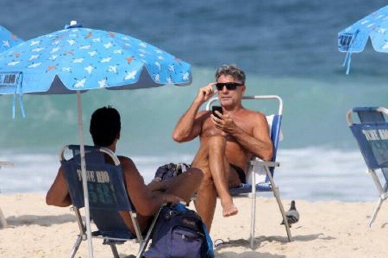 renato-gaucho-foi-clicado-na-praia-de-ipanema-no-rio-de-janeiro-1621545095151_v2_450x337