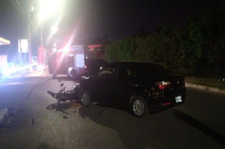 Batida-entre-carro-e-motocicleta-deixa-pessoa-em-estado-grave-no-DF-1