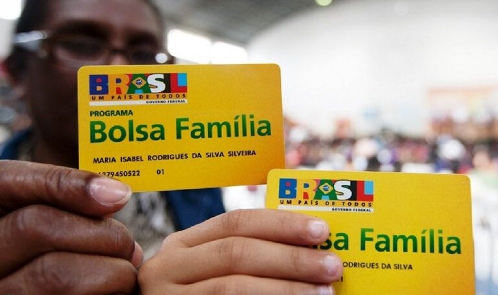 Cuidando dos pobres: Bolsonaro vai aumentar o Bolsa Família para R$300
