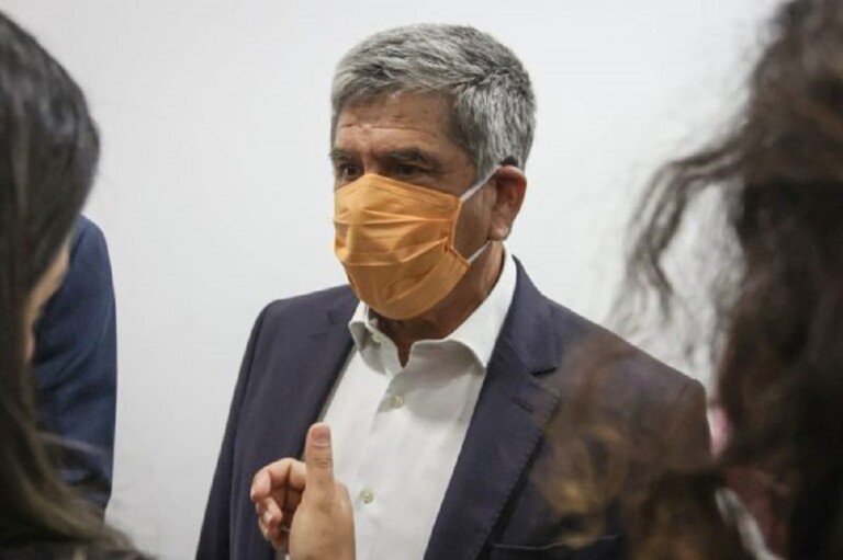 O-General-Manuel-Pafiadache-deixa-o-prédio-da-Secretaria-de-Saúde-após-ser-apresentado-como-novo-Secretário-de-saúde-do-DF-7-600x400