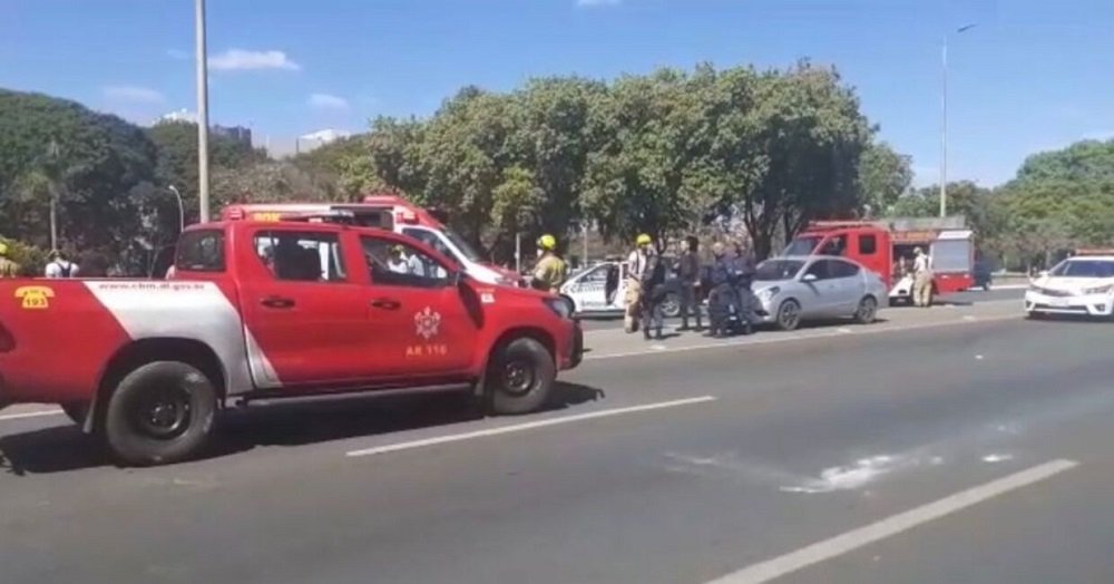Mulher morre atropelada por moto no Eixão
