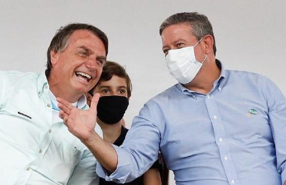 Bolsonaro vai à Câmara entregar proposta de novo Bolsa Família