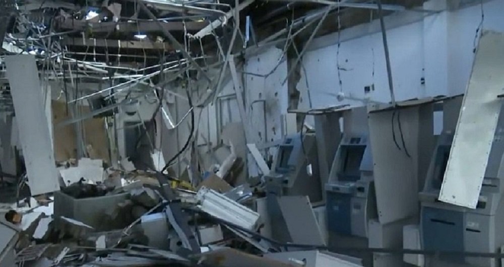 Agência bancária é explodida por grupo armado
