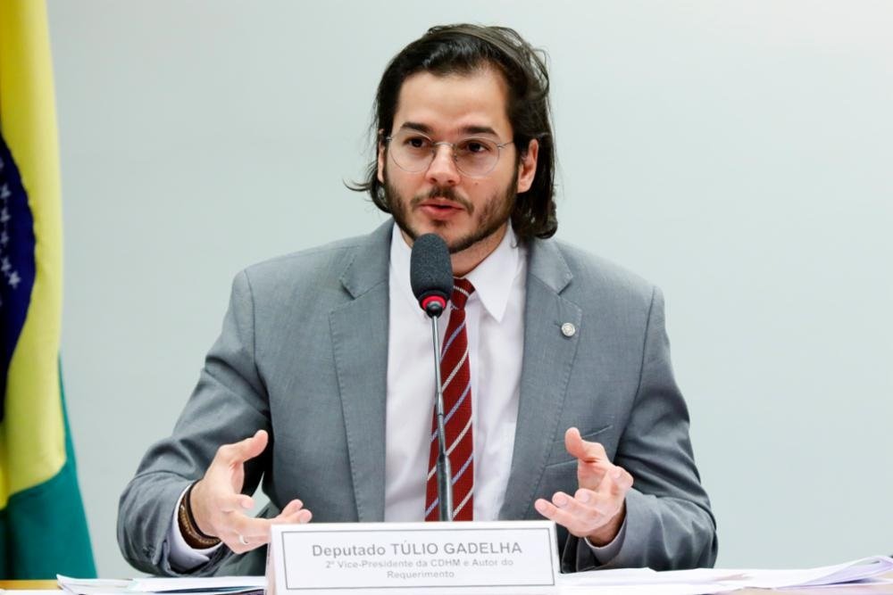 O namorado de Fátima Bernardes pode ser multado pelo MP por propaganda eleitoral antecipada