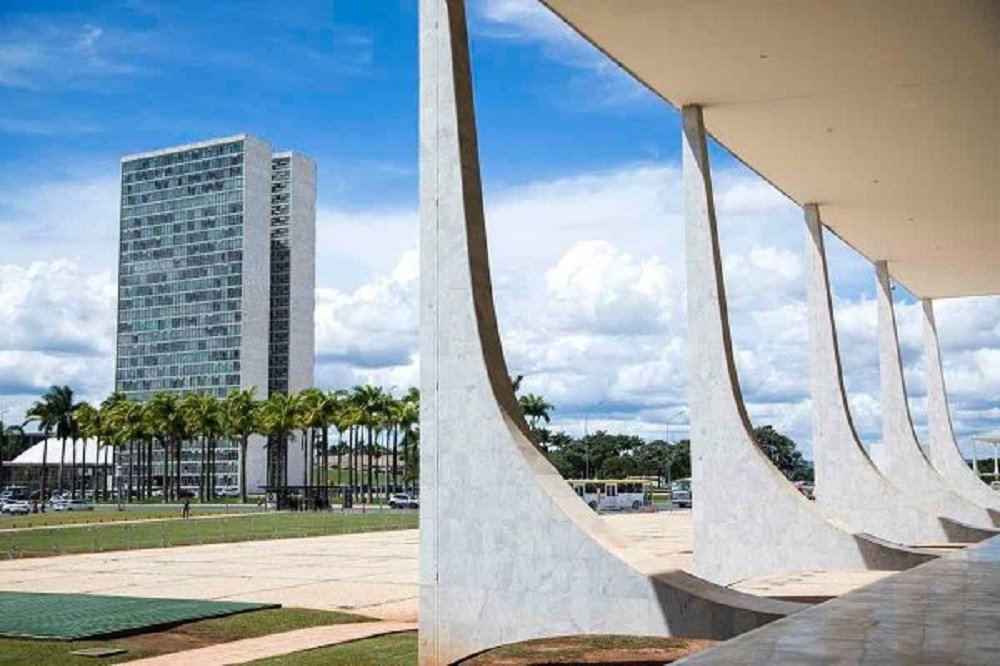Judiciário e políticos aguardam reação de Bolsonaro após falas de Lira e Fux