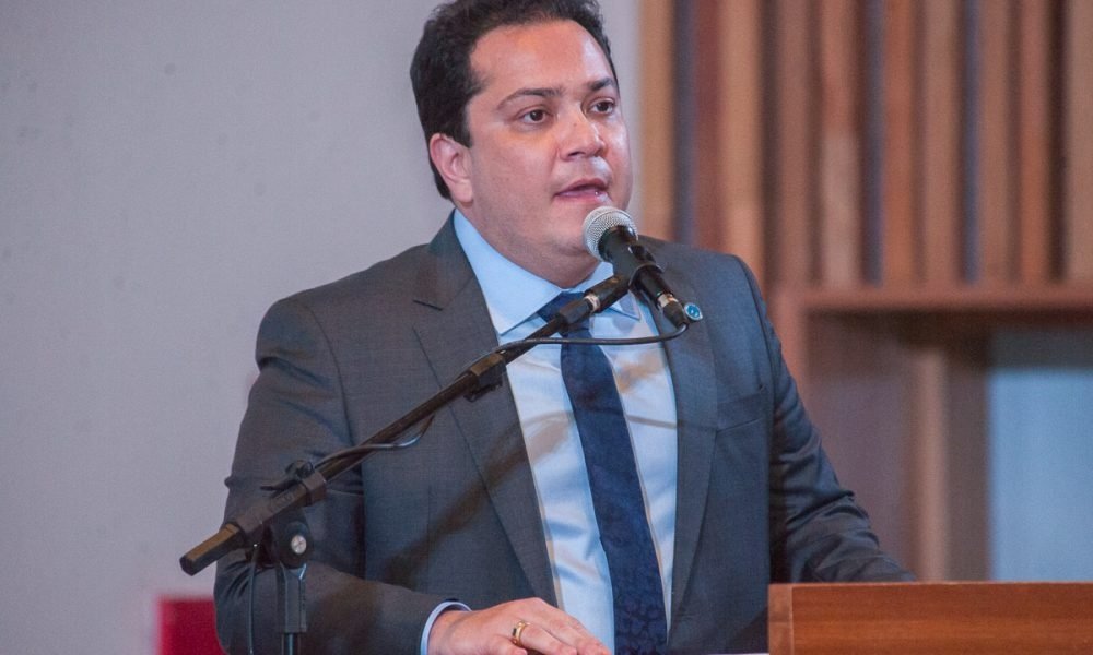 Deputado José Gomes (PTB) apresenta projeto para impedir linguagem neutra no DF