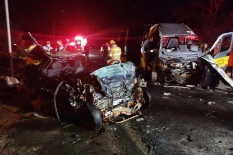 1_colisao_frontal_de_veiculos_na_df_128__proximo_a_planaltina_go_deixa_seis_feridos_e_um_morto-6900446