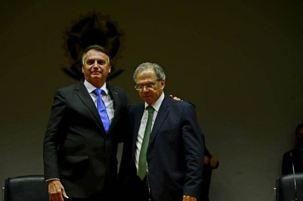 “Não pedi demissão”, assegura Guedes em pronunciamento com Bolsonaro