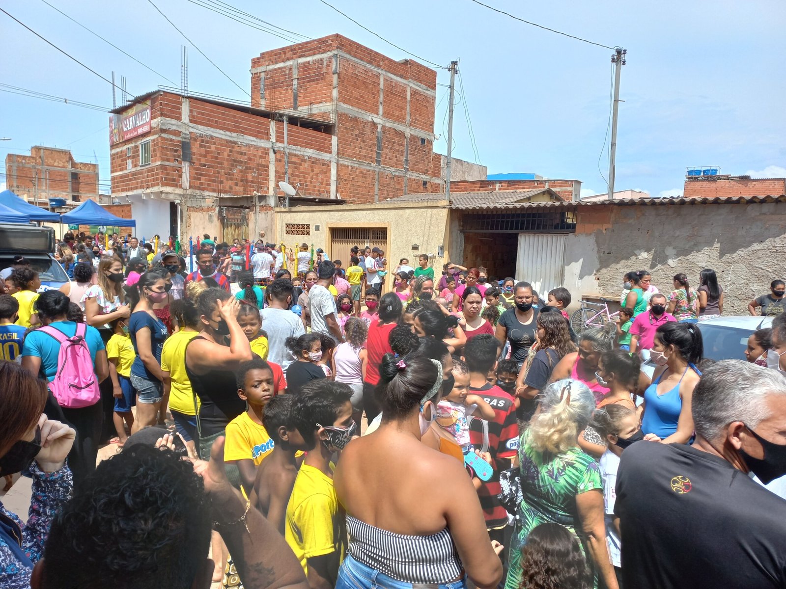 Festa na Estrutural: Supermercado Tend de Tudo promove ação social para crianças da cidade