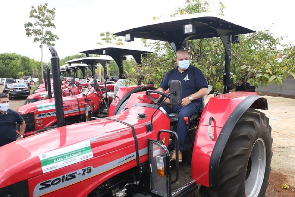 Governo Ibaneis Rocha – Quase mil famílias beneficiadas com novos maquinários agrícolas