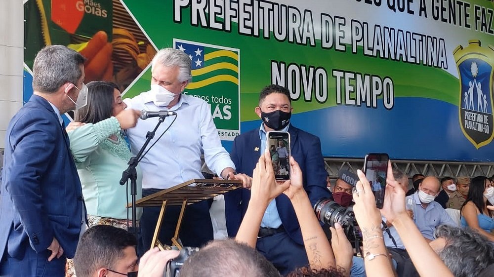 Caiado no Entorno: Governador é recebido por mães de Goiás em Planaltina