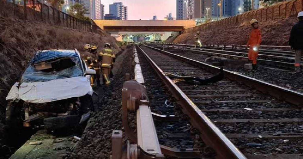 Carro cai nos trilhos do Metrô-DF e motorista fica inconsciente