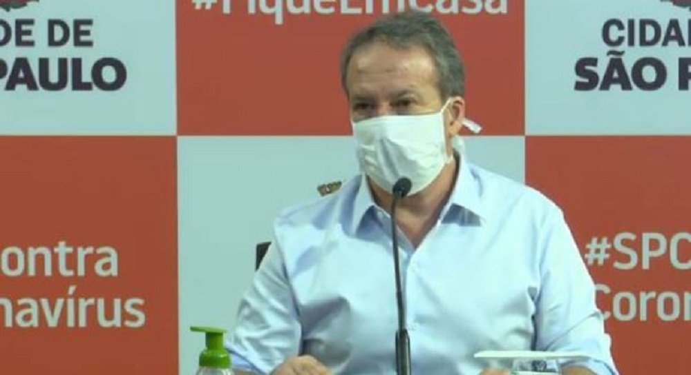 Prefeitura de SP avalia fim do uso de máscara no Carnaval de 2022