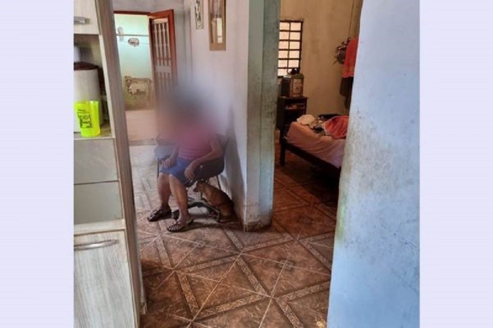 Filho é preso por usar INSS da mãe de 91 anos e deixá-la passar fome
