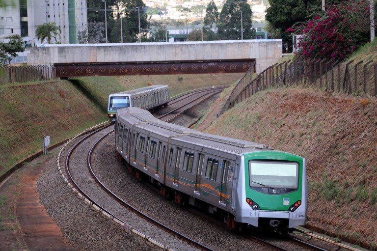 metro-df-trens-curva-2000px-1536x1024