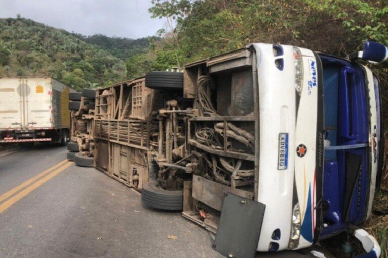 onibus-ceara-tombamento1