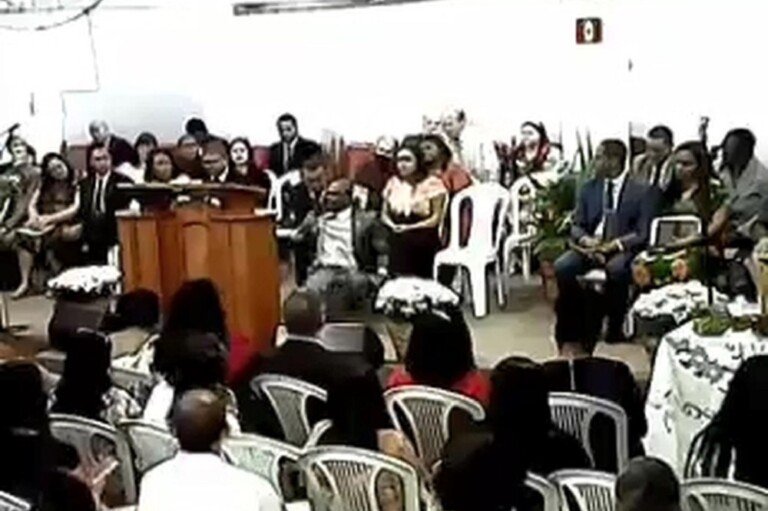 pastor-morre.mp4-snapshot-00.20-2021.10.20-20.11.00-