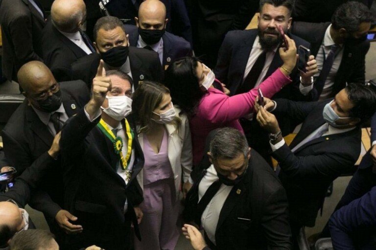 Bolsonaro-recebe-medalha-na-Camara-8-1024x682