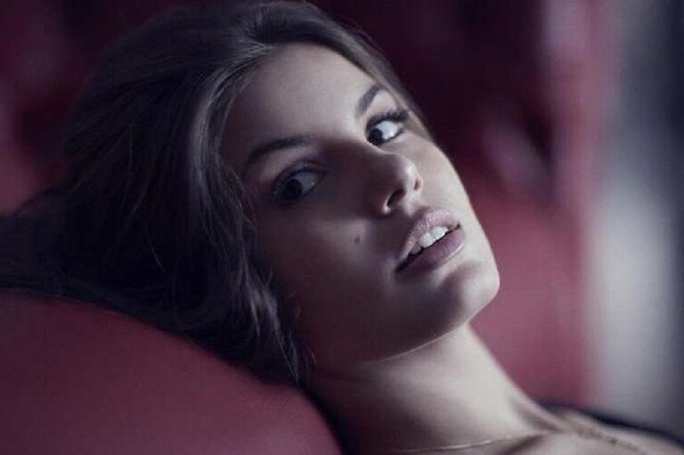 Camila-Queiroz-1