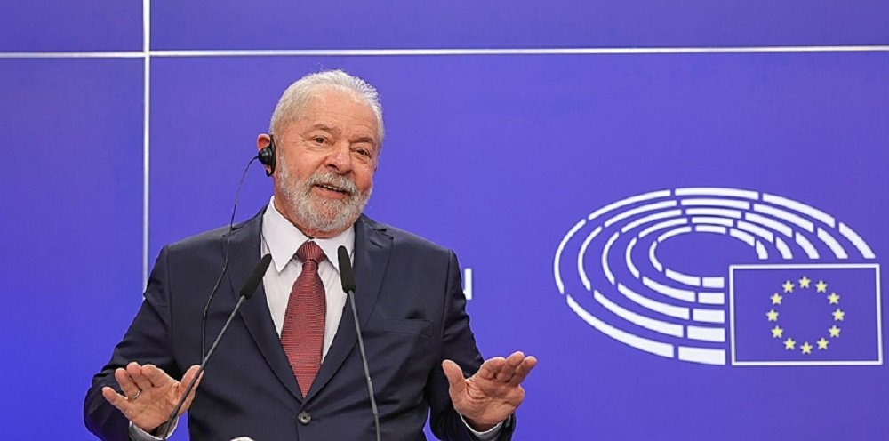 Análise | Na capital da Europa, Lula reforça que o Brasil é muito maior e melhor que Bolsonaro